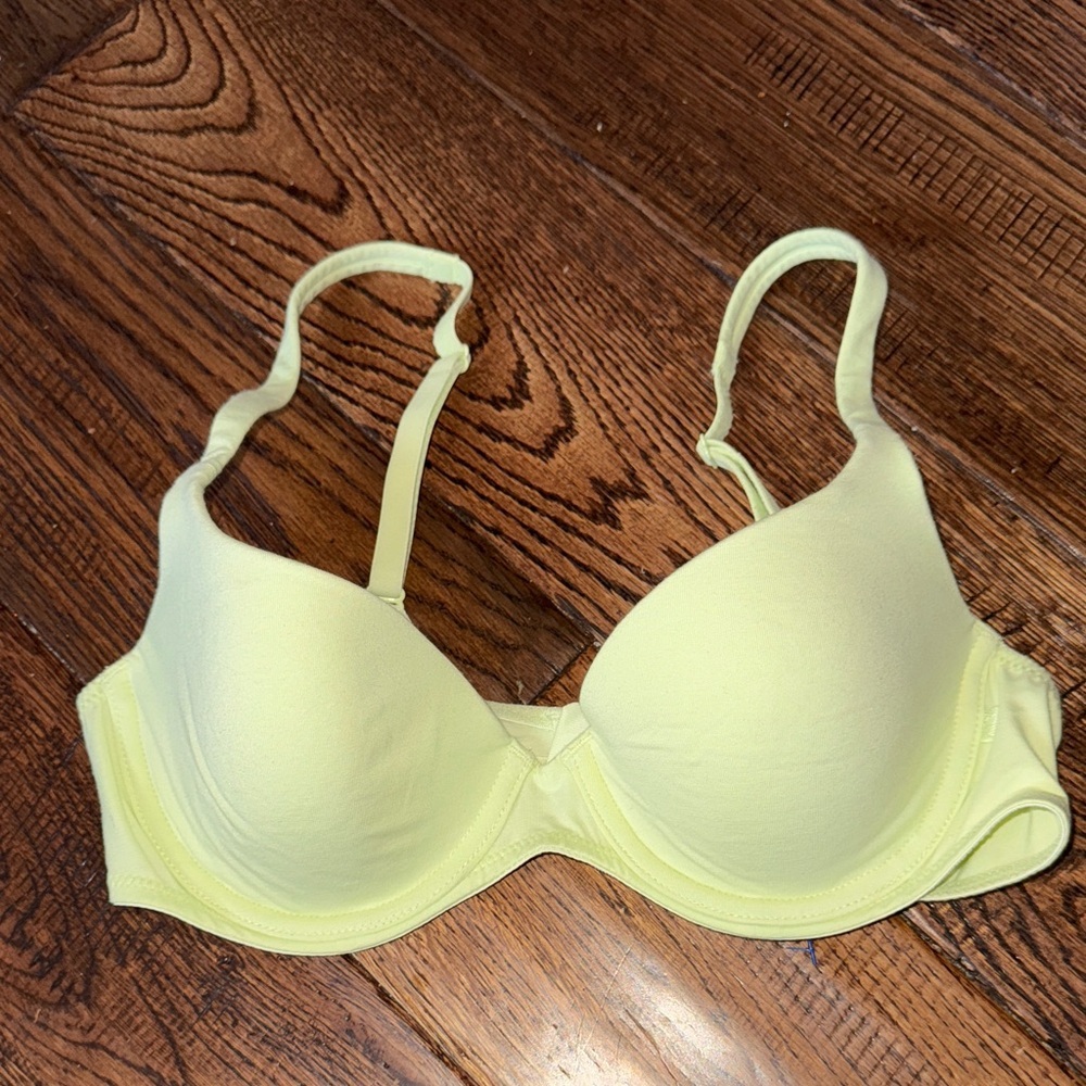 Victorias Secret Body T Shirt Bra
